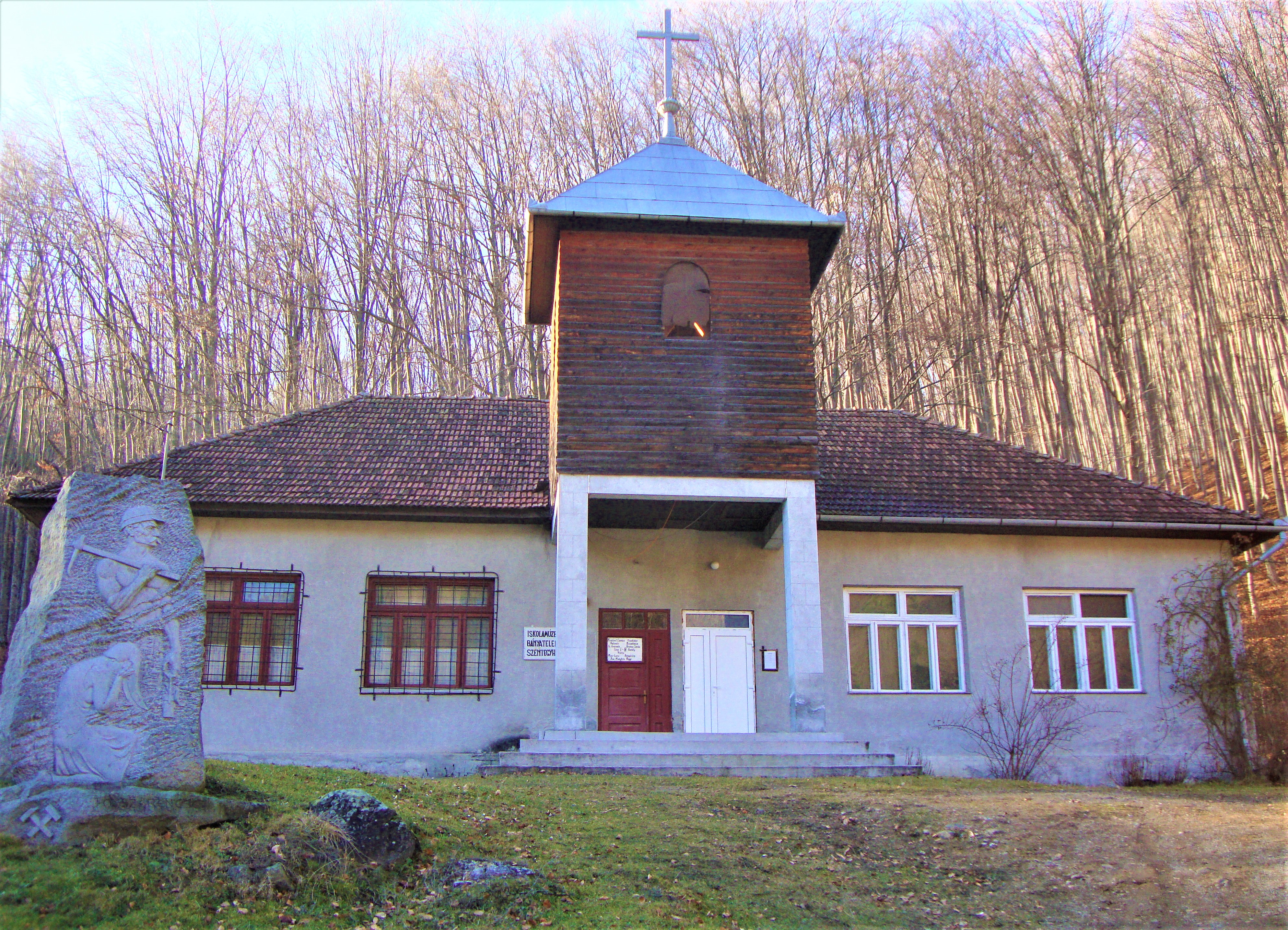 Lövétebánya_iskola_kápolna.jpg